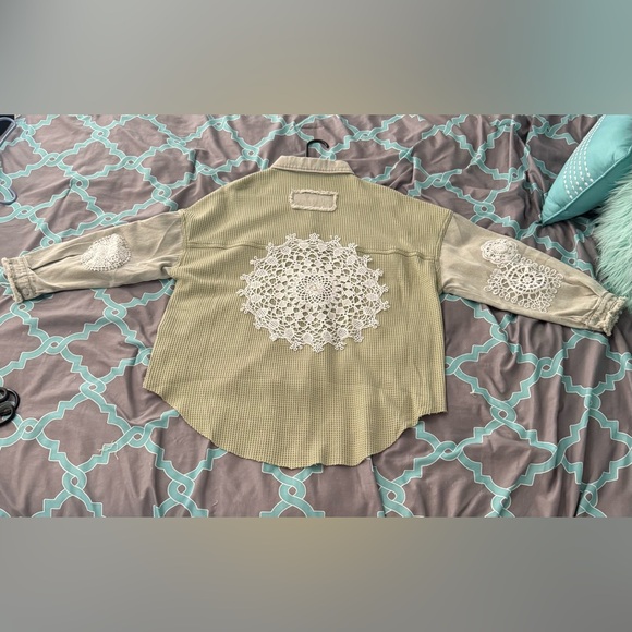 NWOT❤️Three Bird Nest❤️ Way Home Patch Detail Shacket Size Small - Picture 17 of 17